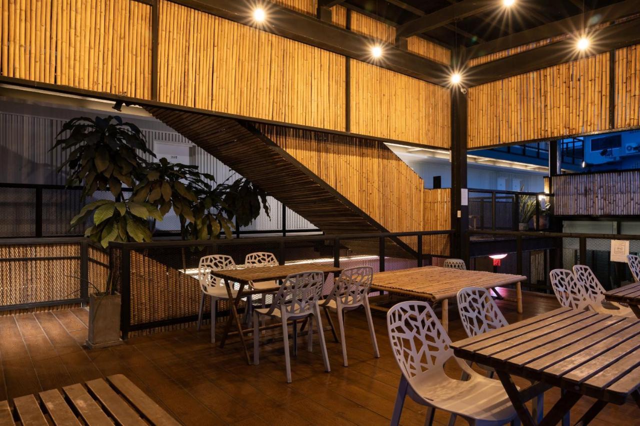 Pakchong Center Poshtel Hotel Екстериор снимка
