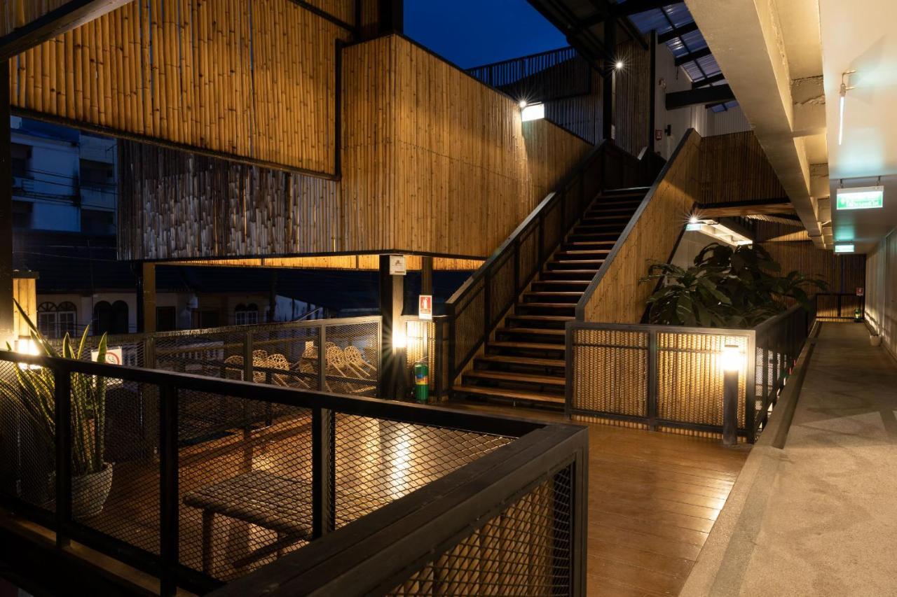 Pakchong Center Poshtel Hotel Екстериор снимка