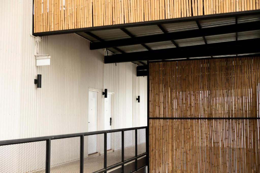 Pakchong Center Poshtel Hotel Екстериор снимка