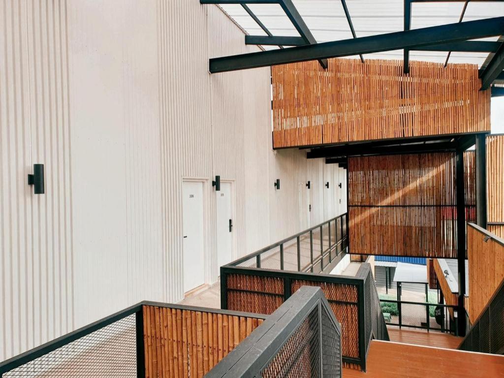 Pakchong Center Poshtel Hotel Екстериор снимка