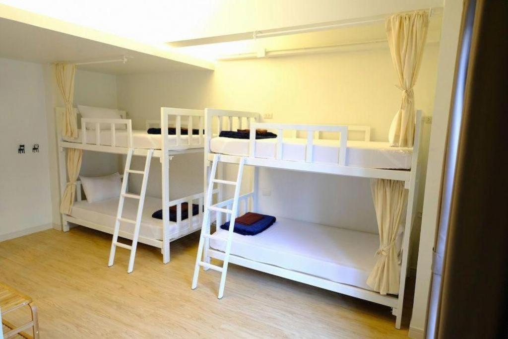 Pakchong Center Poshtel Hotel Екстериор снимка